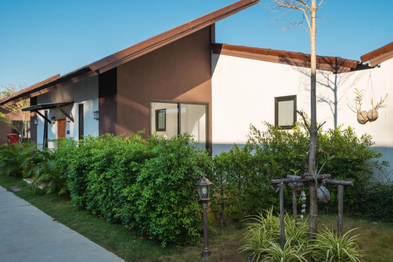 Thames Tara Private Pool Villa Rawai Phuket - Sha Extra Plus Extérieur photo